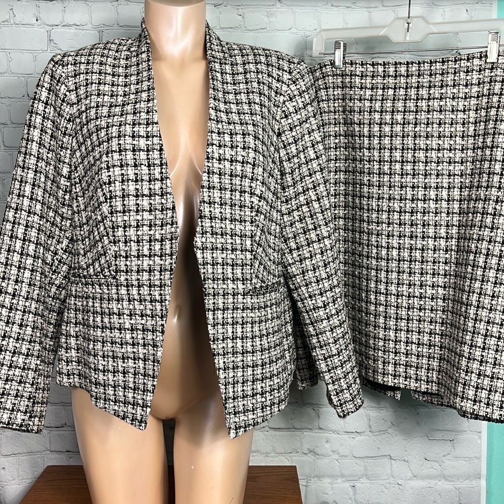Calvin Klein Tweed Suit Jacket & Skirt 14 W EUC